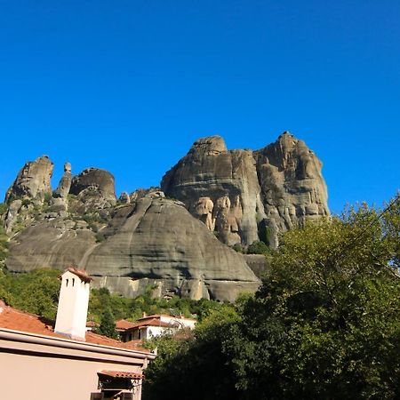カランバカThe House Under The Rocks Of Meteora 2アパートメント エクステリア 写真