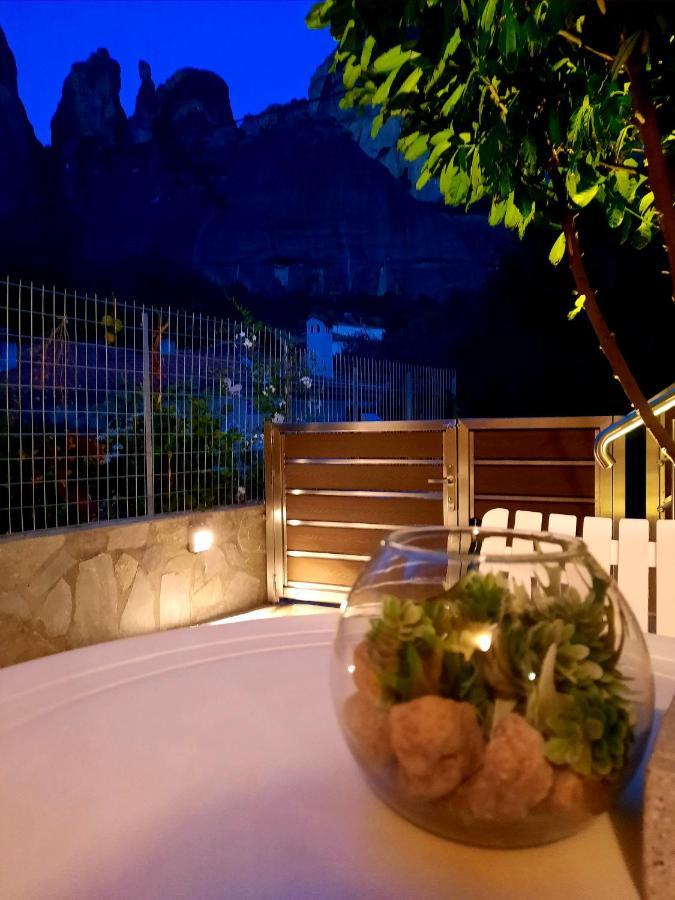 カランバカThe House Under The Rocks Of Meteora 2アパートメント エクステリア 写真