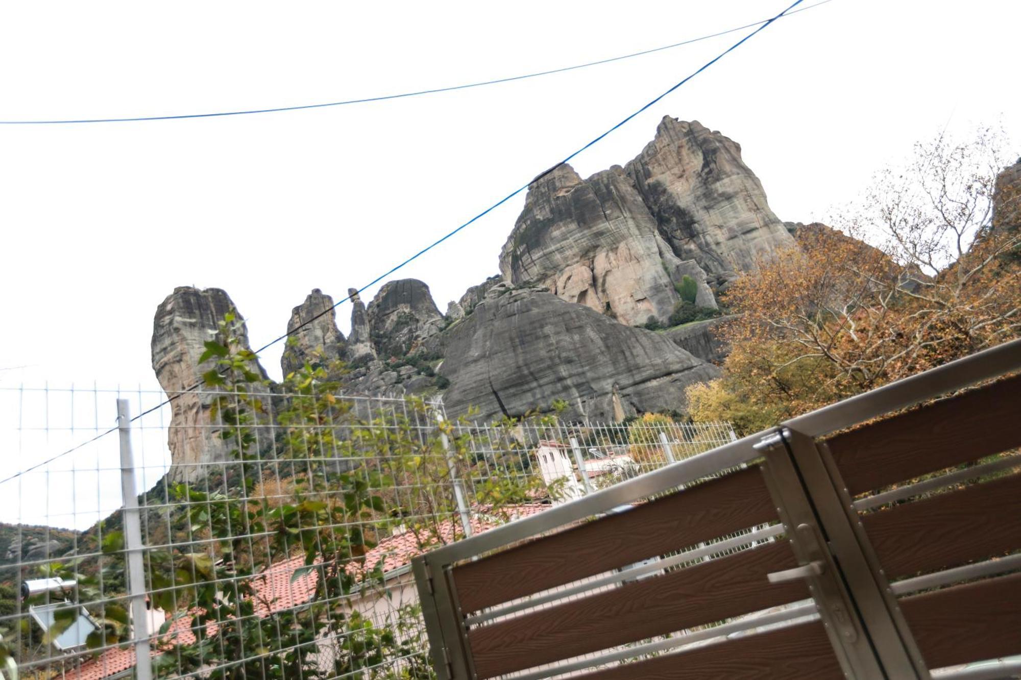 カランバカThe House Under The Rocks Of Meteora 2アパートメント エクステリア 写真