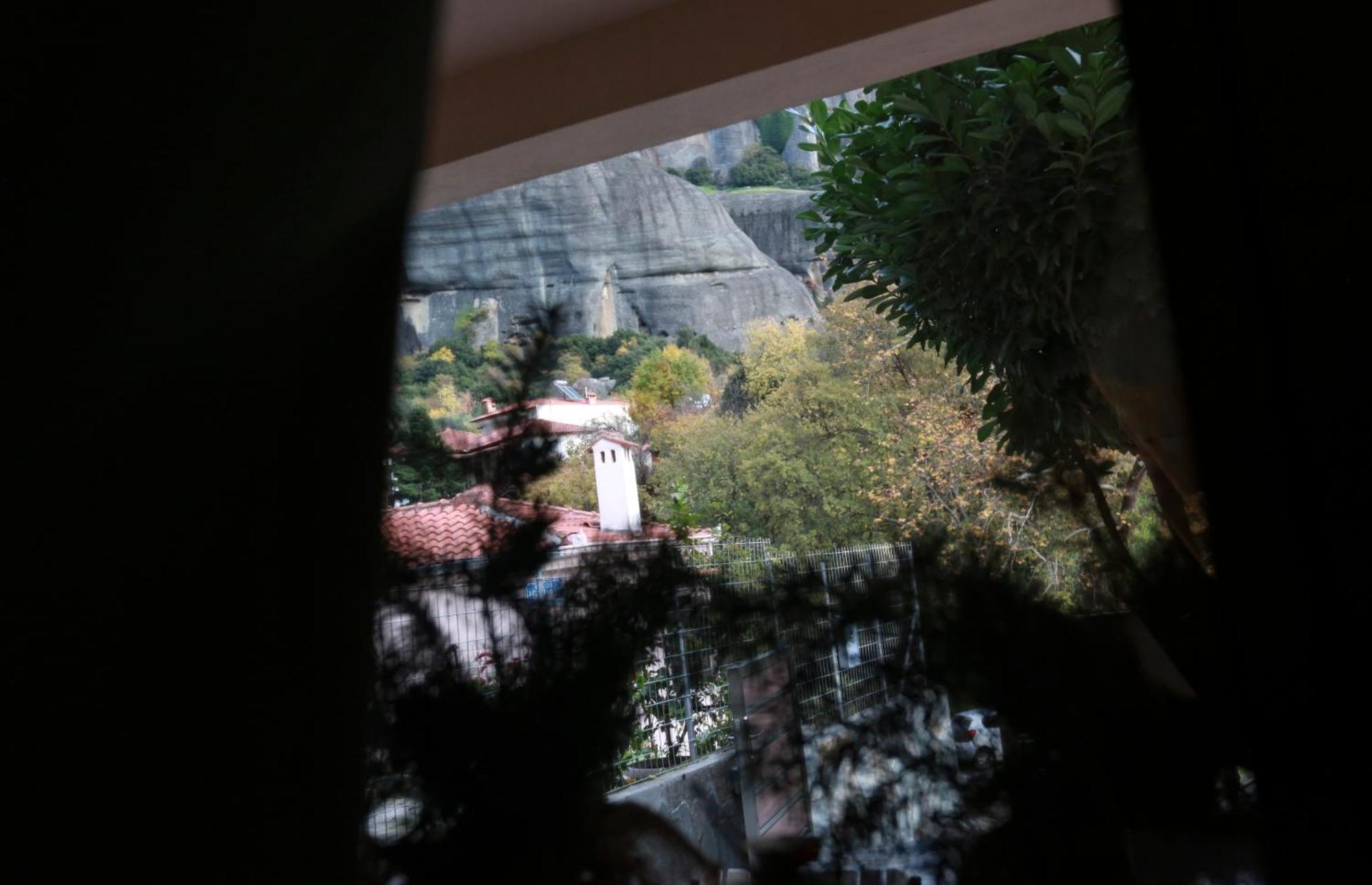 カランバカThe House Under The Rocks Of Meteora 2アパートメント エクステリア 写真